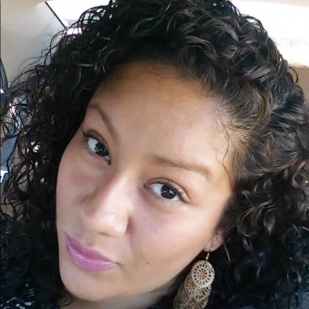 Meet your Posher, Roxana